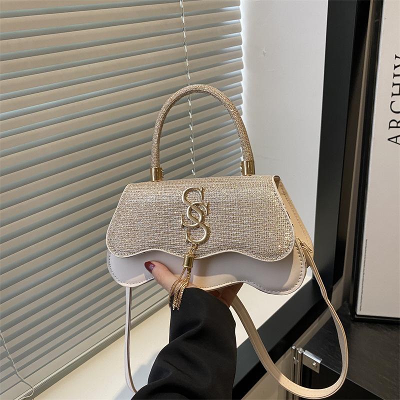 Trend Retro Design Sense Spring New Fashion Popular Shoulder Messenger Bag Texture Portable Small Square Bag Women