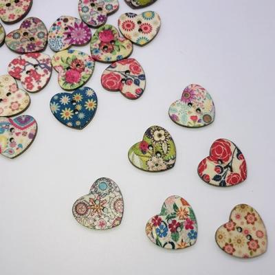 50 Stuks Meerkleurig Hartvormig 2 Gaten Houten Naaiknopen Scrapbooking Knop