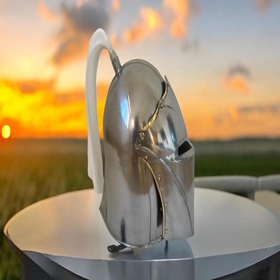 

Средневековый шлем тамплиера барбют с функциональным викингским забралом 18 калибра, съемным пером,