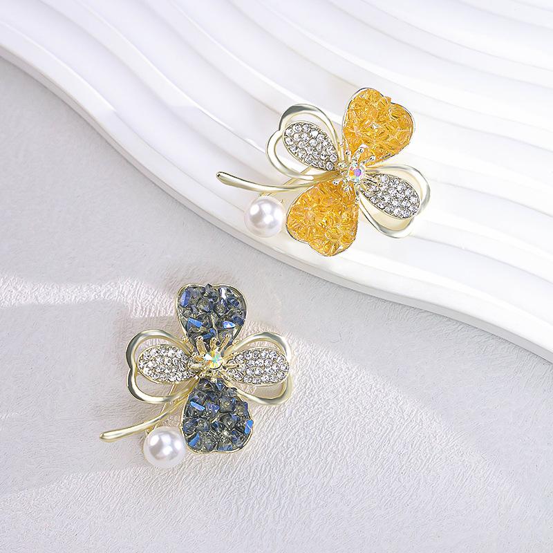Retro Light Luxury Zircon Flash Diamond Flower Brooch Women'S High-End Niche Jacket Suit Corsage Accessories Anti-Light Pin