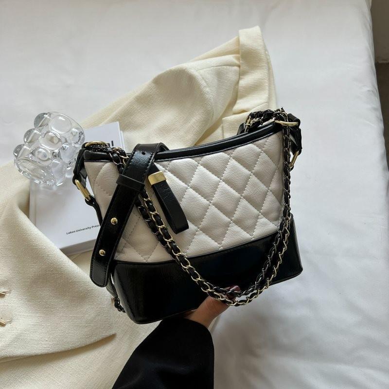 Trendy Quilted Large Chain Shoulder Crossbody Bag For Women Stylish Design And Versatile Use