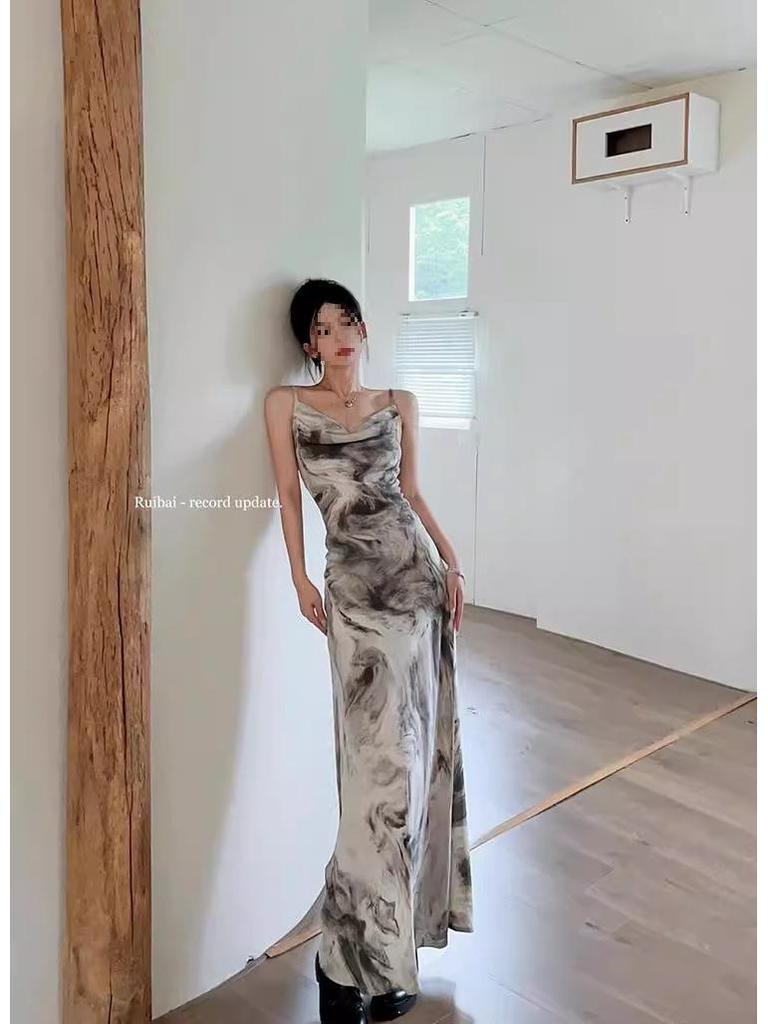 Spring/Summer V-Neck Off-Shoulder Chinese Ink Print Dress - Slim Fit, Backless, Hip-Hugging Long Dress
