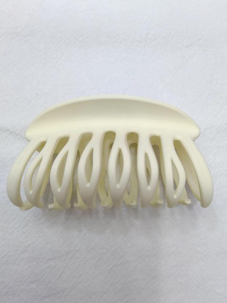 

Корейская версия матовой полой заколки для волос с ретро-темпераментом, зажим для рук для девочек, зажим в виде акулы на затылке белый