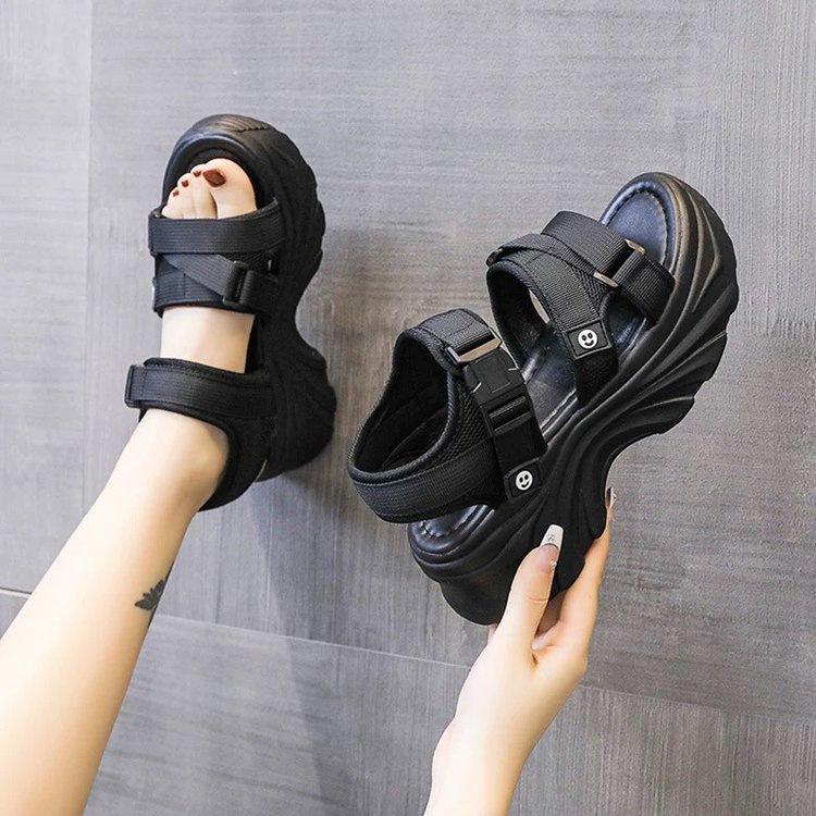 Sandals women's outer wear 2025 new summer heightening thick-soled muffin versatile leisure sports popular Roman cool slippers