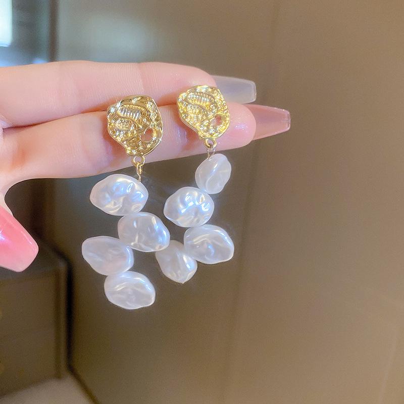 French Baroque Pearl Flower Tassel Earrings: Elegant Silver Needle Studs with a Light Luxury Touch