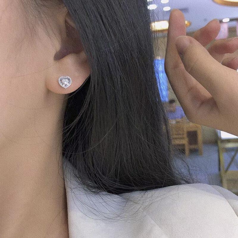 Huitan Exquisite Heart Stud Earrings with Cubic Zirconia Sweet Love Earrings Silver Color Fashion Versatile  for Women