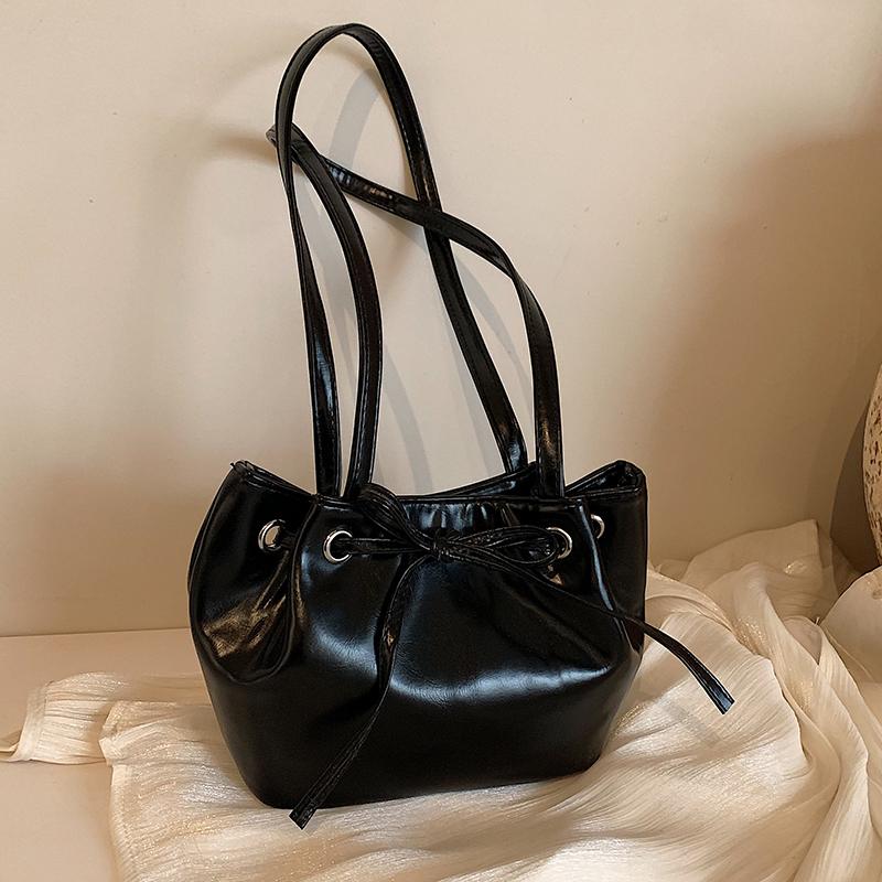 

Летняя новая плиссированная сумка на одно плечо для женщин корейская модная мягкая кожаная маленькая сумка-ведро для девушек повседневные сумки