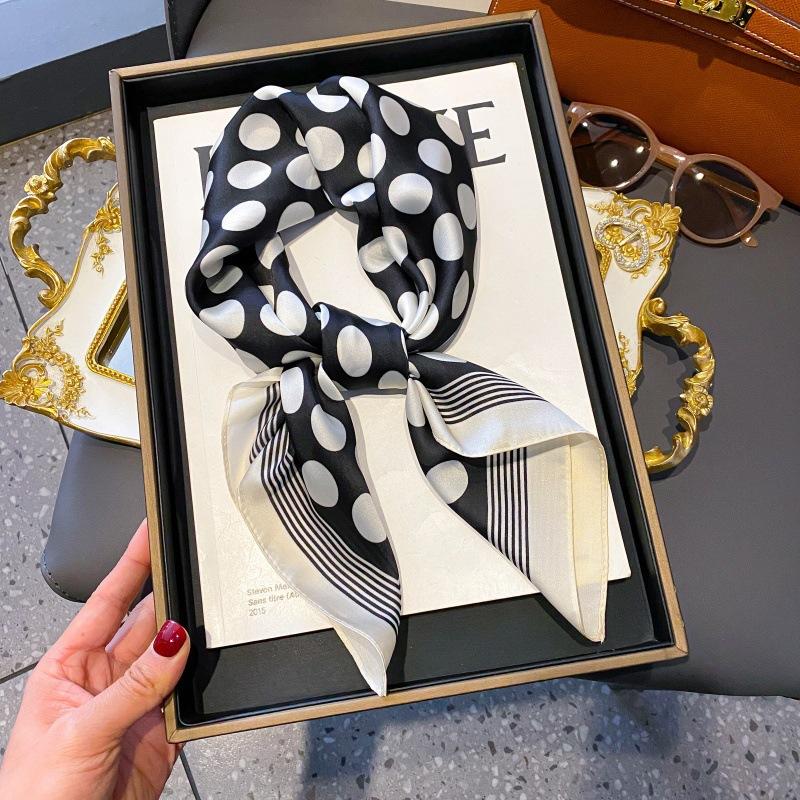 New silk scarf women's fashion versatile high-end small square scarf Korean version neck protection scarf spring and autumn retro scarf tied bag