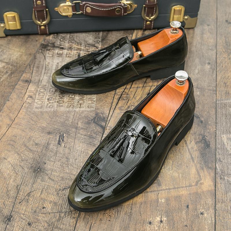 New Slip On Red Grey Tassels Loafers New Men's Patent Leather Driving Shoes Designer Formal Wedding Dress Homecoming Footwear