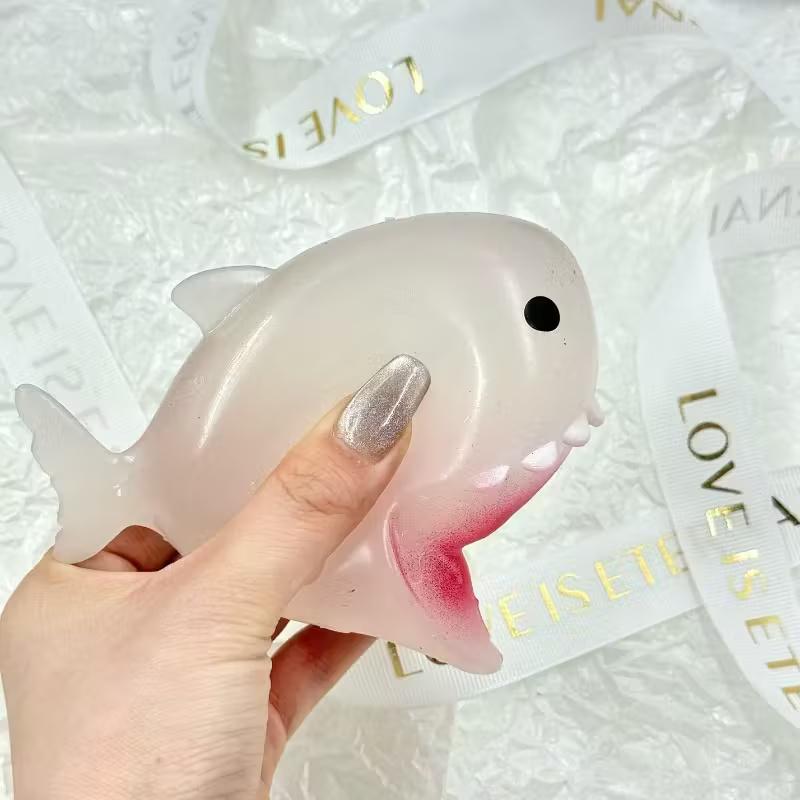 

soft and cute color-changing shark squeeze soft toy fun novelty shark toy pinch toy that changes color when exposed to sunlight