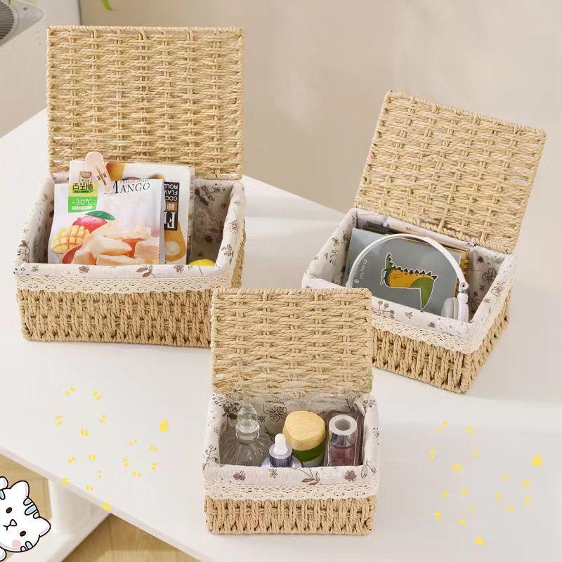 Aufbewahrungsbox Desktop-Kosmetik-Aufbewahrungskorb Schlafsaal Grasgewebter Aufbewahrungskorb Kleinigkeitenkorb mit Deckel
