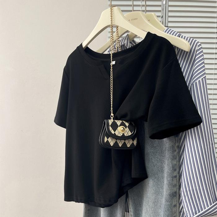 

Черная футболка с V-образным вырезом на плече с коротким рукавом женская ins тренд 2025 лето новый дизайн нишевая с полурукавом большого размера M чёрный