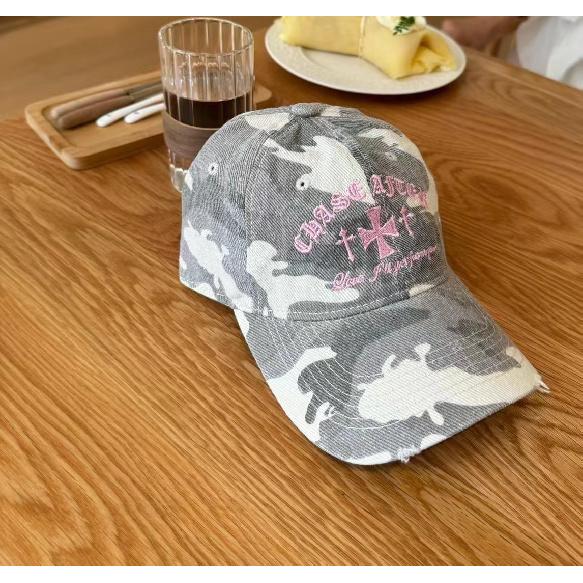 Niche vintage-style cross-embroidered camouflage baseball cap for women, versatile streetwear soft-top hat