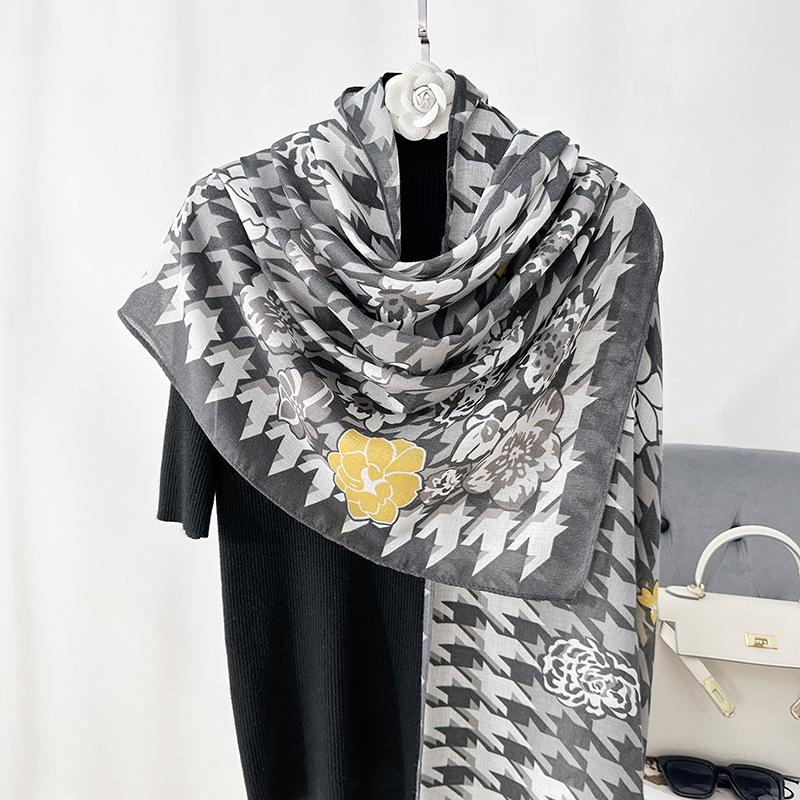 Spring and Autumn New Creative Thousand Birds Grid Floral Printed Scarf Women's Travel Photography Photography with Thin Shawl