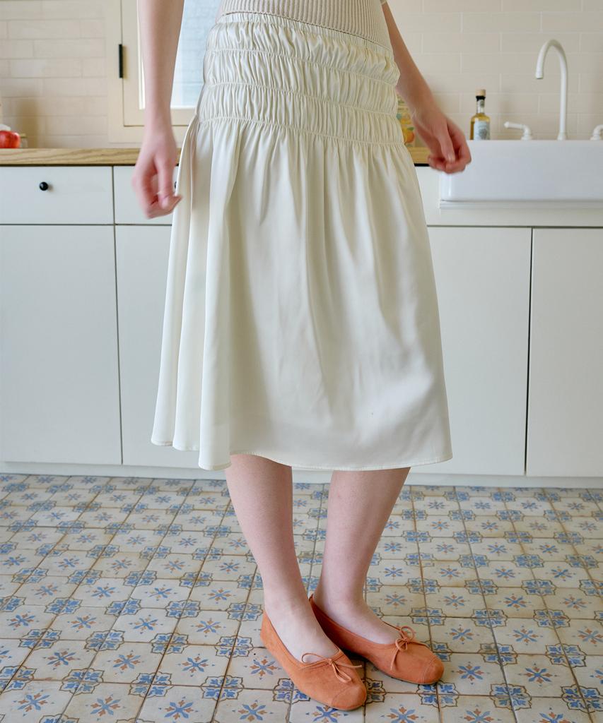 Letter From Moon Glow Satin Triple Banding Skirt (Cream)
