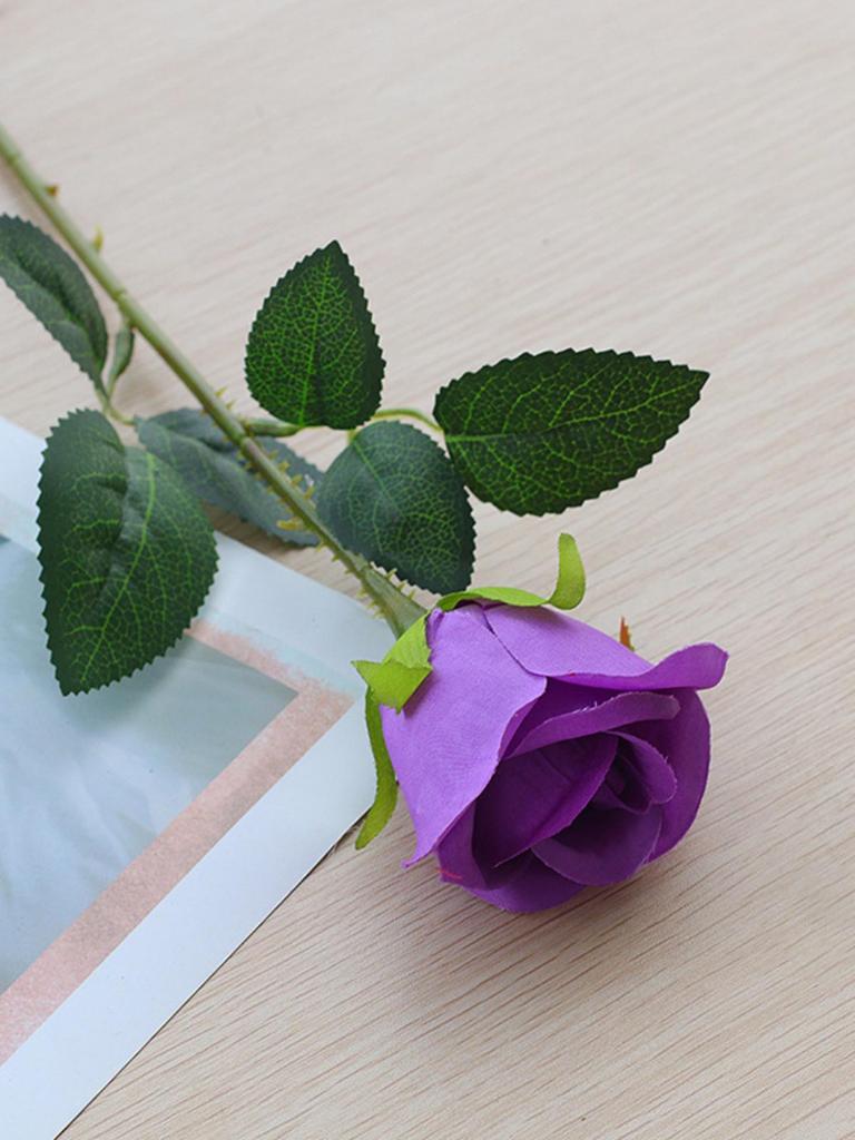 Luxury Silk Rose Arrangement for Valentine's Day - Elegant Artificial Flowers for Living Room Decor.