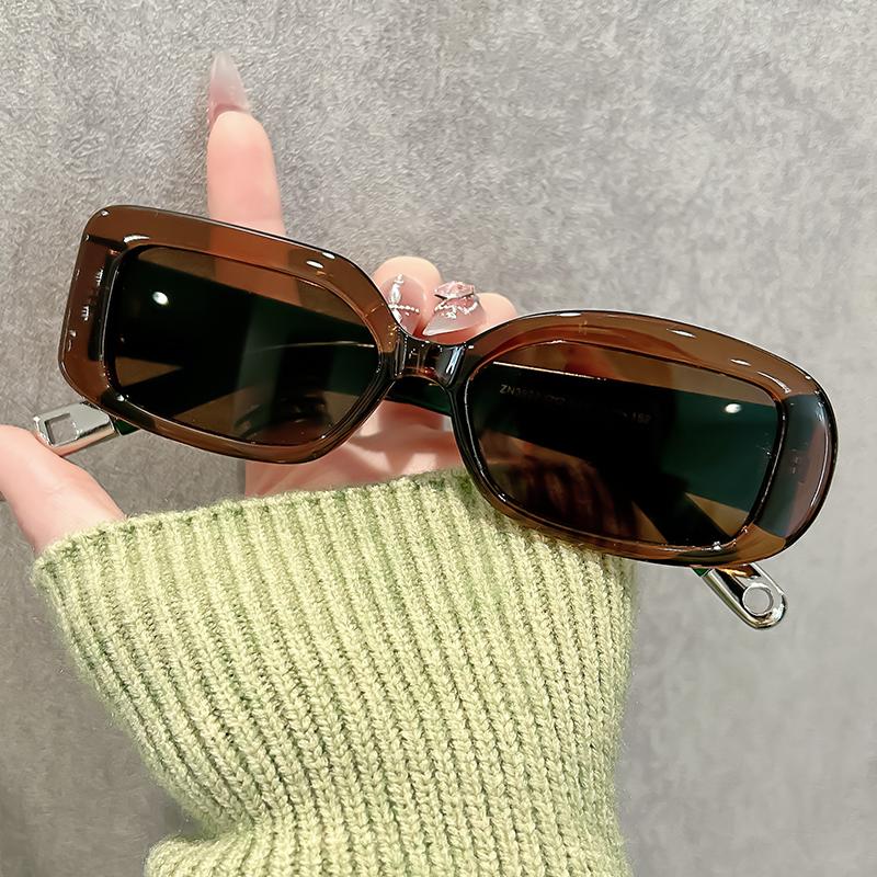 Retro small square sunglasses for both men and women, with a high-end look and a slimming effect on large faces
