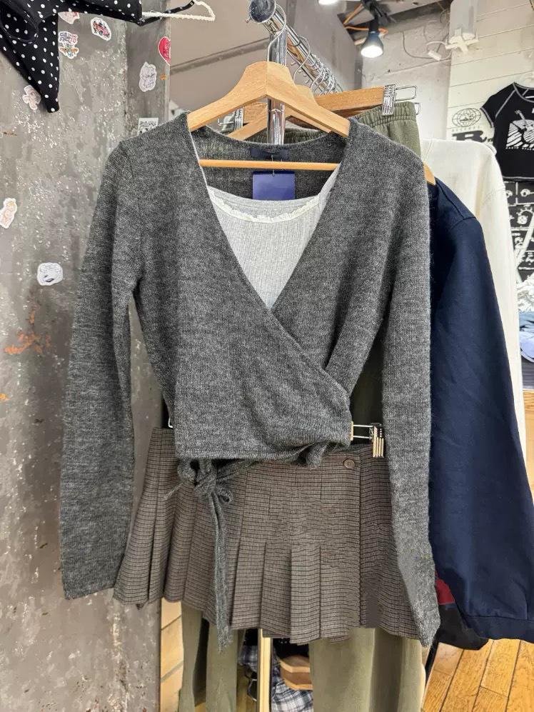 

Серый вязаный кардиган с завязками BM Spicy Girl и корейский свитер-топ с высокой талией One Size серый