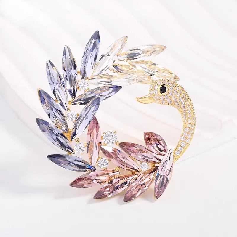 Swan Brooch, Women's Retro Gradient Imitation Crystal Animal Brooch, Fashionable Coat and Jacket Pin