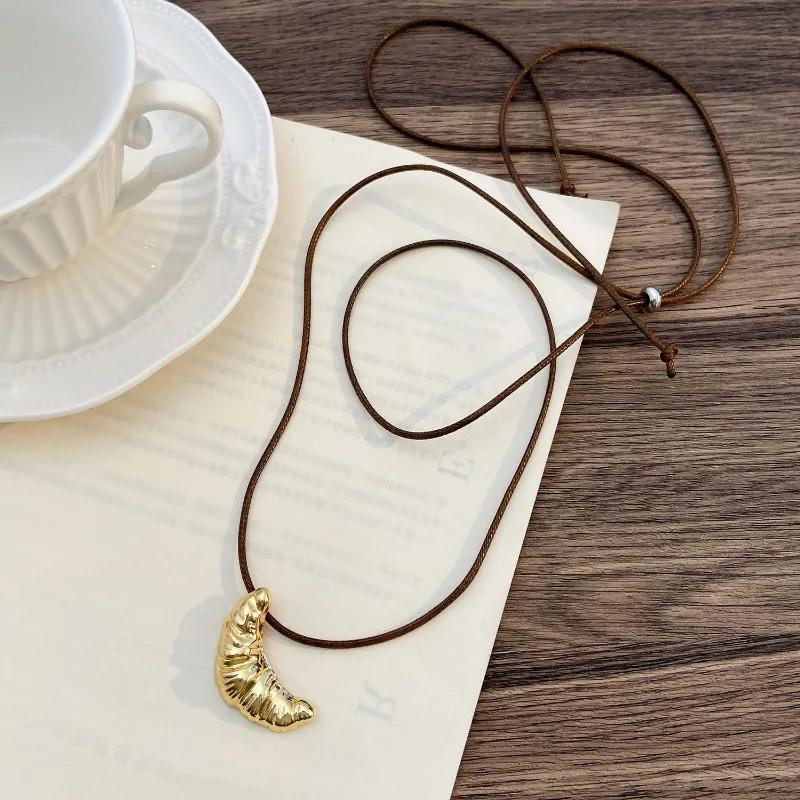 Korean Gold Croissant Pendant Necklaces for Women Girls Creative Clavicle Chain Charm Neck Necklace Jewelry