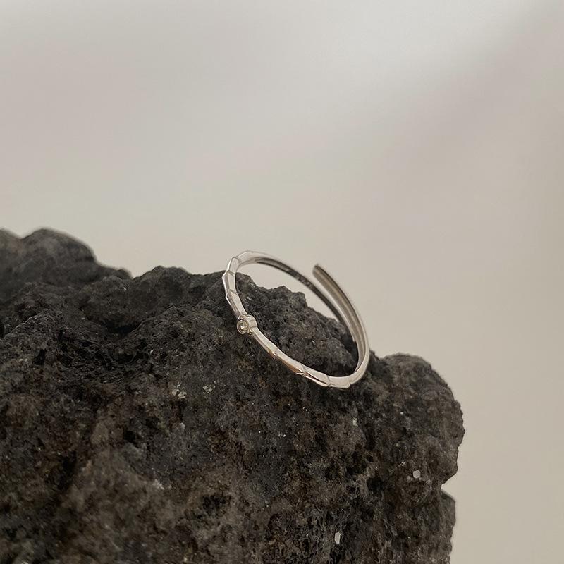 

Personalized design s925 sterling silver ring for women, high-end temperament, simple and fashionable personality, stacked index finger ring tide opening adjustable