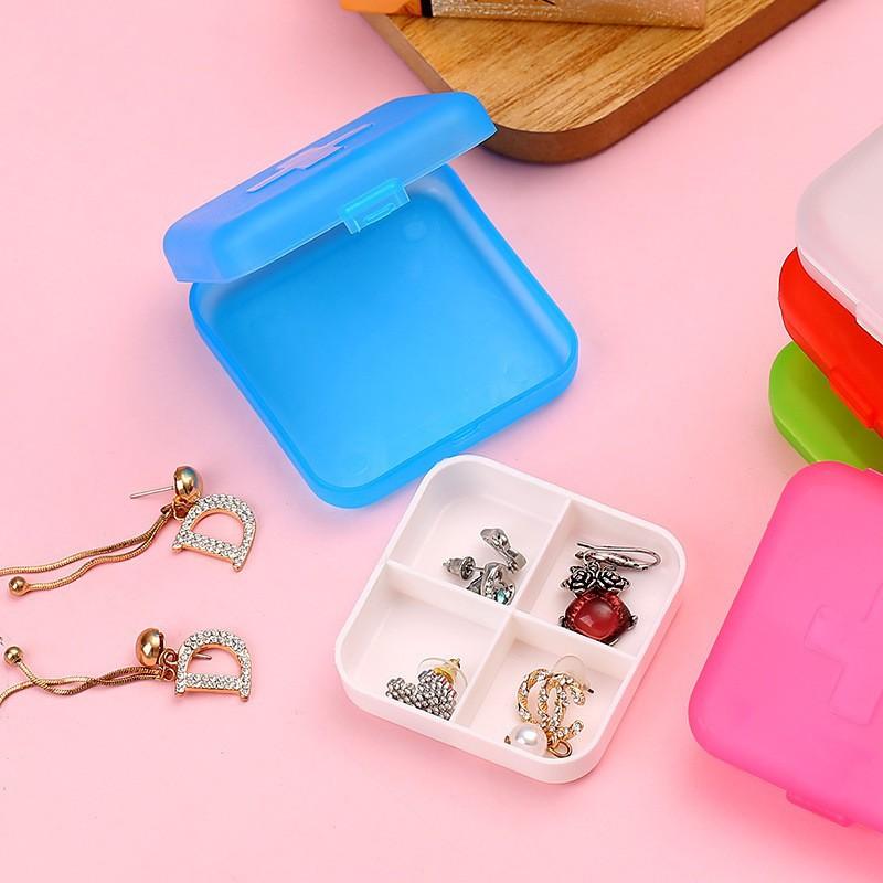 1 Stück Vierfach-Unterteilungs Mini-Untermedikamentenbox Reise Tragbar Eine Woche Tragbar Niedlich Schmuck Pillen Aufbewahrungsbox