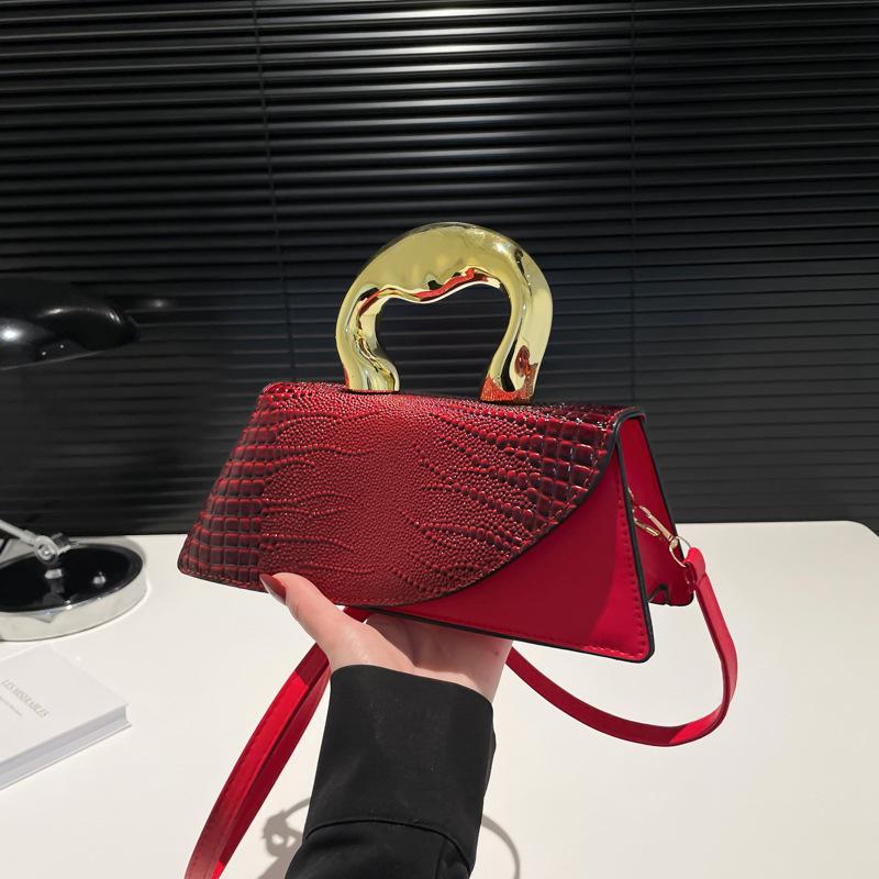 

Elegant Women s Handbag: Fashionable, Small Square Crossbody with Unique Autumn 2026 Design and Stylish Personality. червоний