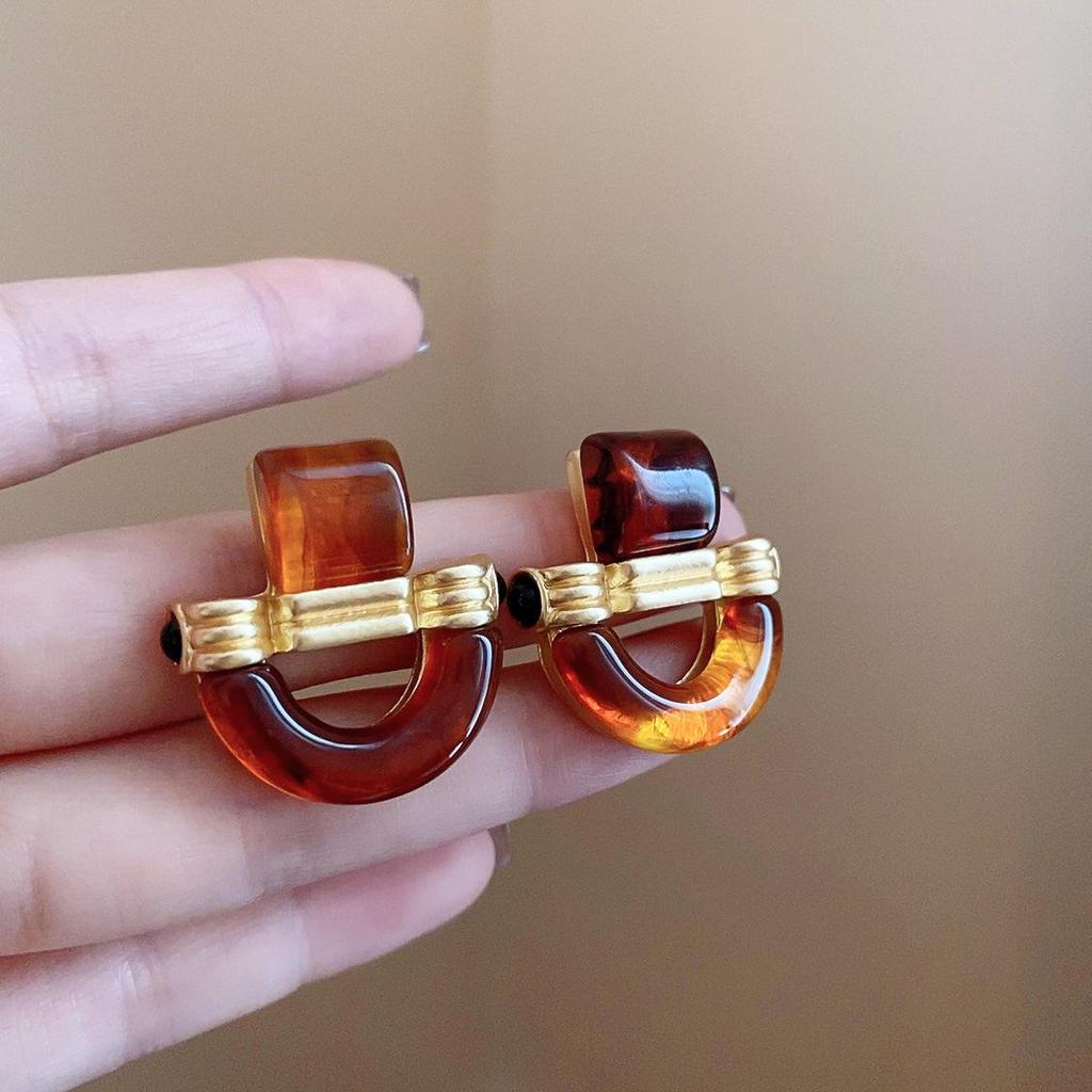 Silver Needle Brown Irregular Stud Earrings - French Light Luxury Retro Niche High-End Jewelry for Women.