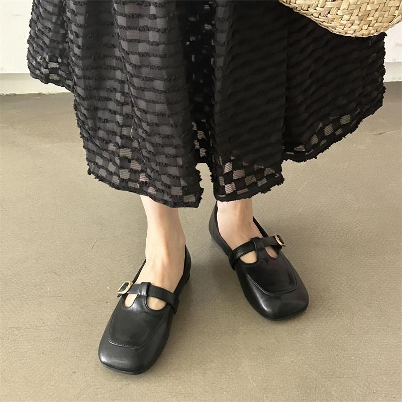 French retro square head grandma shoes 2025 new T-buckle Mary Jane single shoes temperament flat-soled small leather shoes