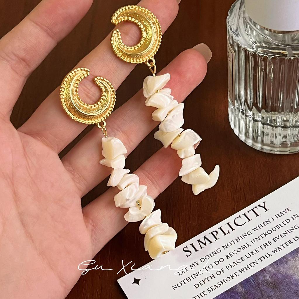 Moonlight & Sea French Retro Shell Beaded Stud Earrings, Mori Style Luxury Moon design A103