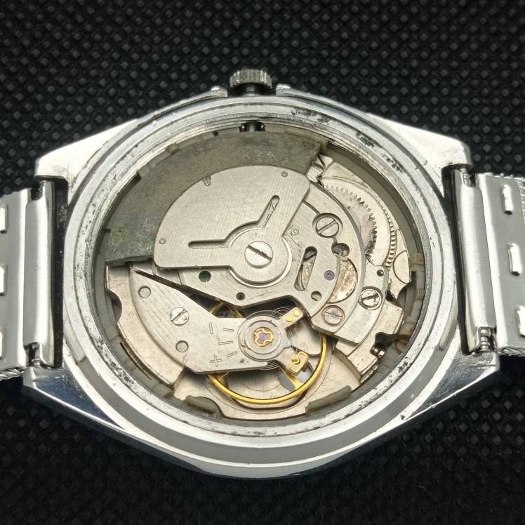 USED VINTAGE SEIKO 5 AUTOMATIC JAPAN MENS DAY/DATE SILVER WATCH 621c-a415306-2 SKU621c-a415306