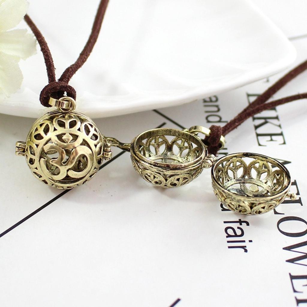 Women's Collarbone Necklace with 3D Pendant and Brown Velvet, Trendy Design
