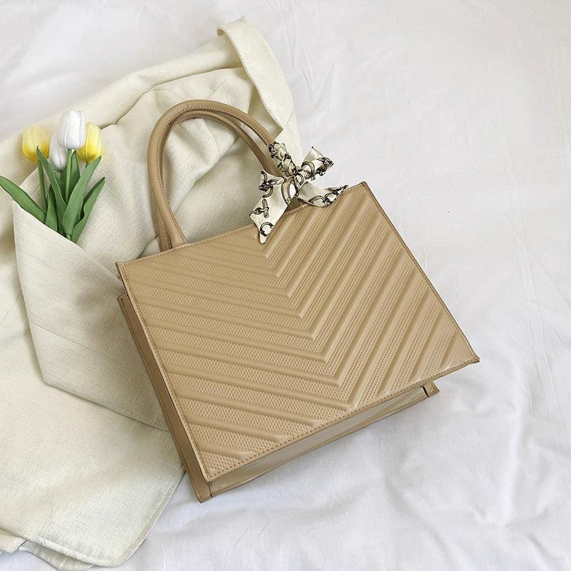 

Textured bag female aesthetic temperament niche commuter bag 2024 new casual personality large capacity shoulder tote bag хакі