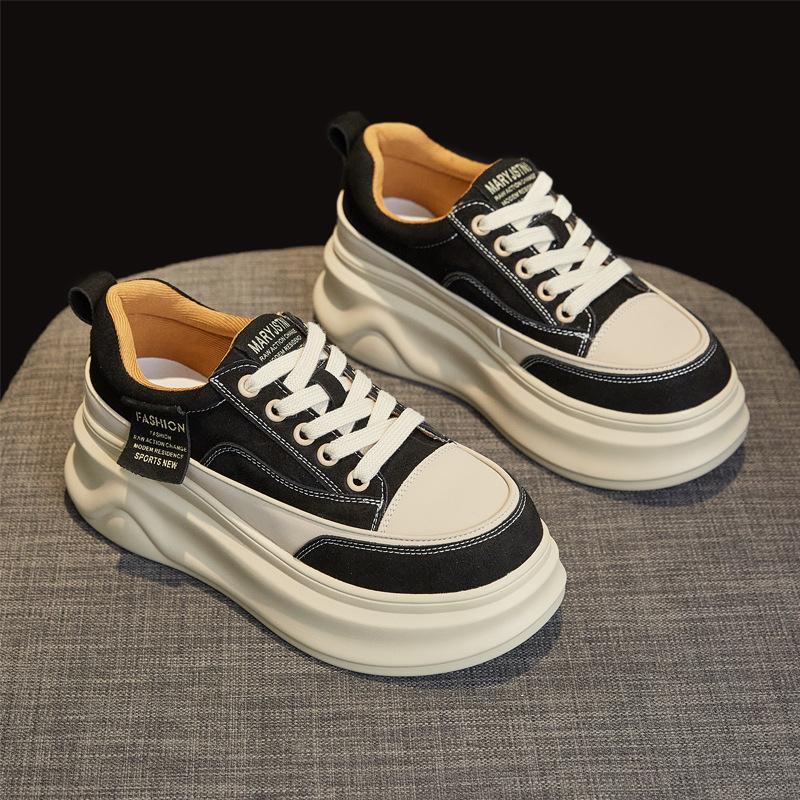 Board shoes women's 2026autumn and winter new sports and leisure thick soled sponge cake board shoes popular single shoe