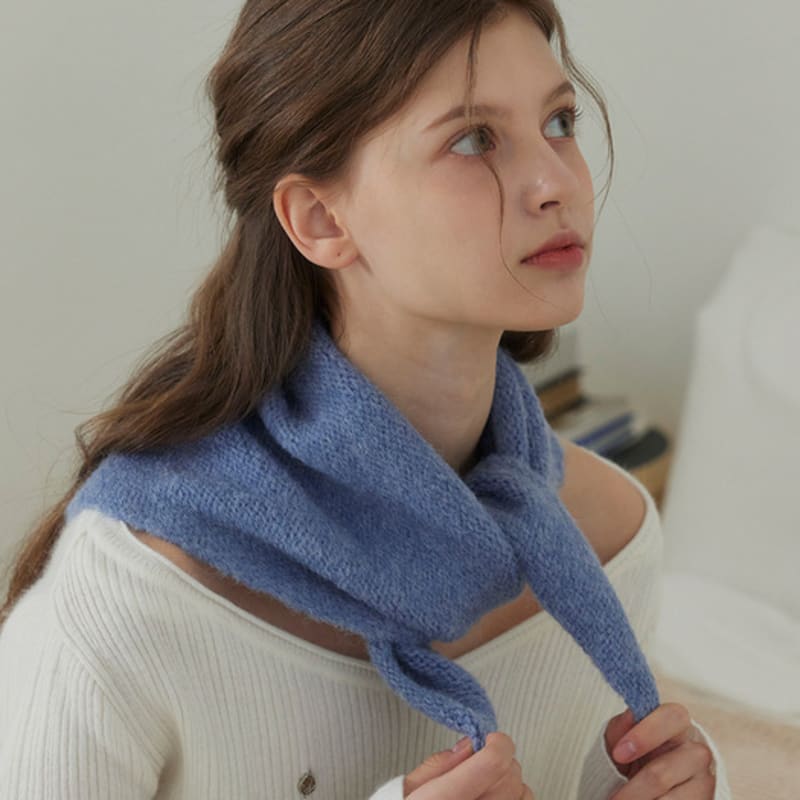 

murmur [Free Pearl Earrings] Soft triangle muffler (4 colors) Blue