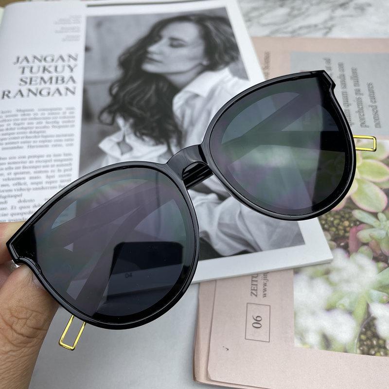 Trendy GM Square Sunglasses for Men and Women - Perfect for Sun Protection and Live Streaming, Includes Small Gift