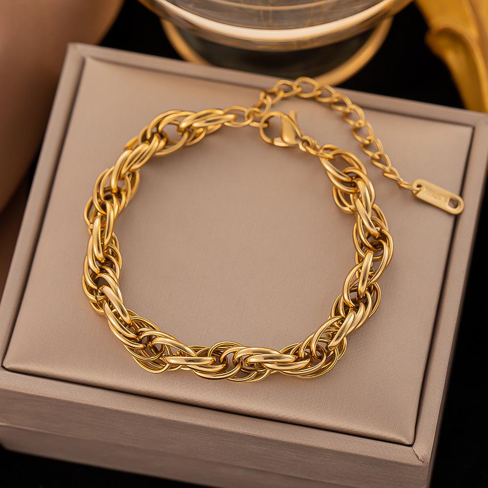 Preferred Bracelet 2: Qi Yun Fashionable Stainless Steel Cross Bracelet - Trendy, Statement, Light Luxury Jewelry.