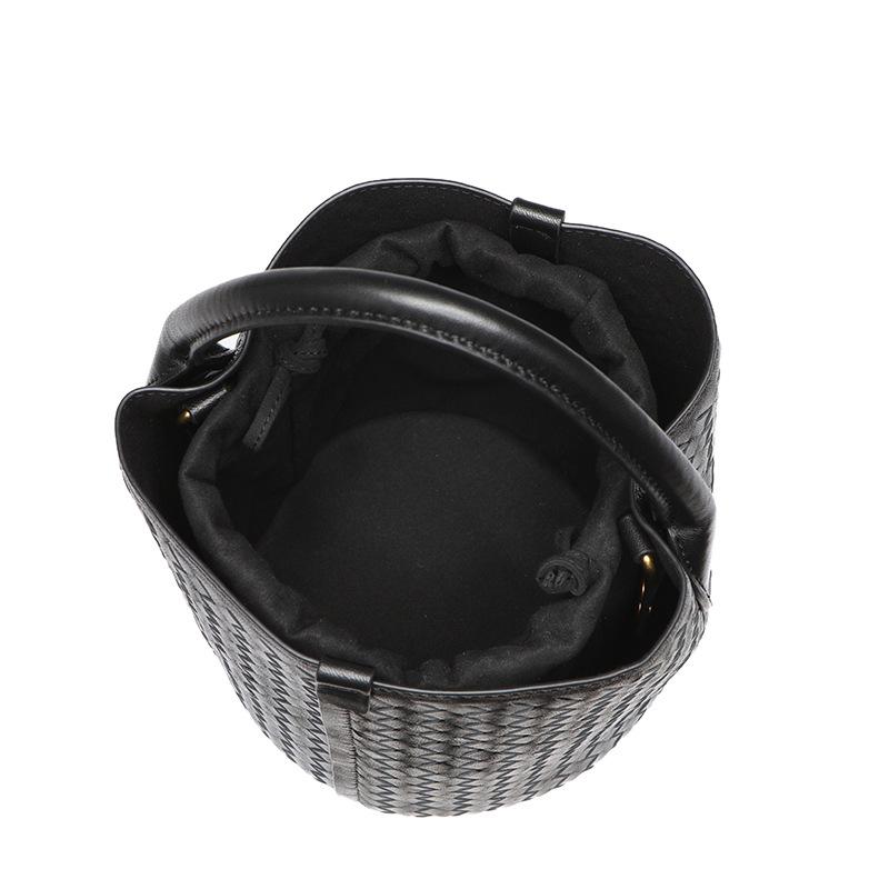 New Woven Women's Bag, First Layer Sheepskin Woven Bag, Women's Hand-held Oblique Span Vegetable Basket Bucket Bag, One Piece Will Be Sent  of Others.