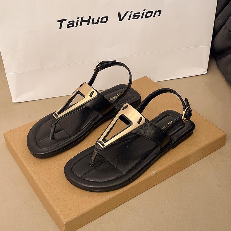 

2025 new Korean version evening breeze gentle fairy temperament flat-bottomed fashion shoes pinch sandals female summer 40 чорний