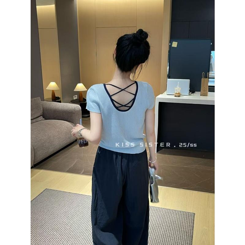 A Stylish Round-neck Knitted Short-sleeved, Front-shoulder T-shirt with A Thin Back and A Small Blouse with A Cutout Exude A High-end Vibe for Women