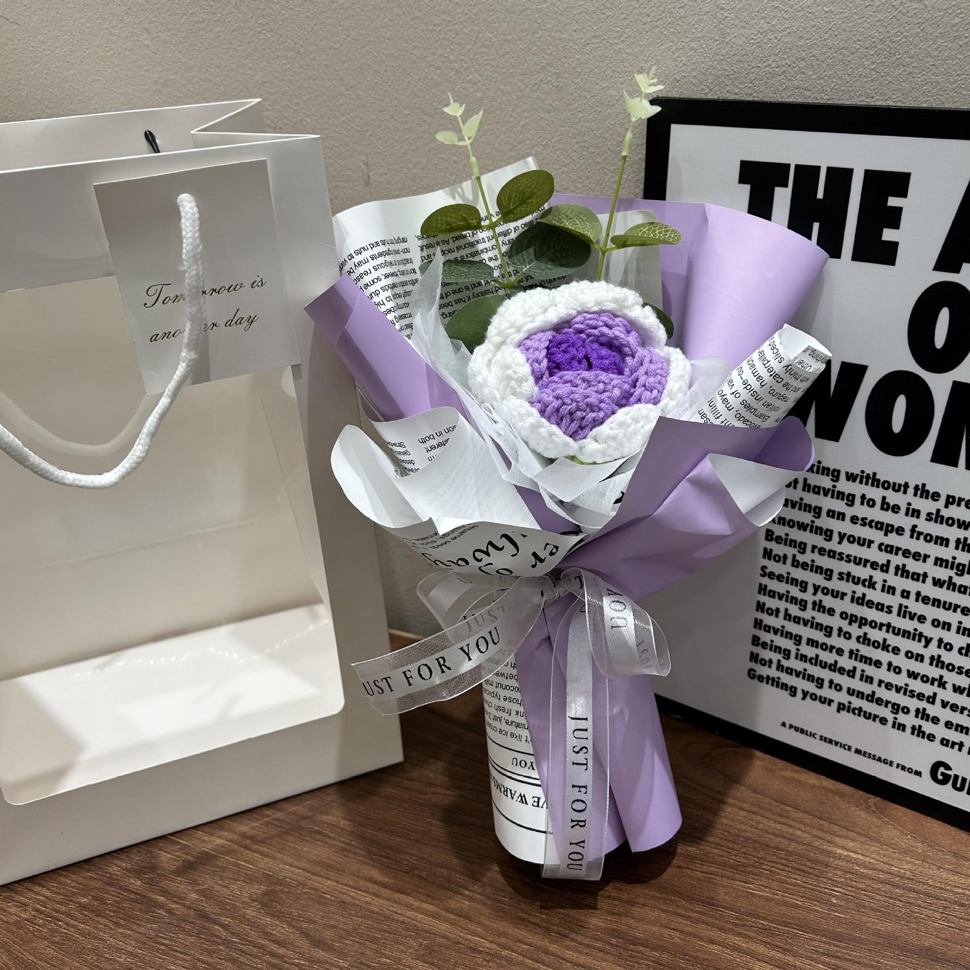 Handcrafted Sunflower Yarn Bloom – Elegant Birthday Gift for Girlfriend or Best Friend, Ideal as a National Day Souvenir.