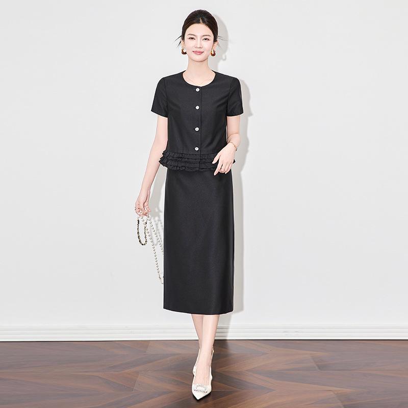 

Элегантный комплект женской одежды: топ с кружевной вставкой «Аврора» и модная миди-юбка Small чёрный