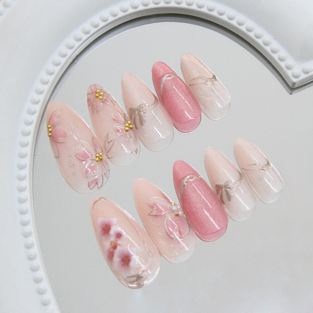 Cat's eye gilt flower white sweet versatile medium and long almond nail removable manicure 24 pieces