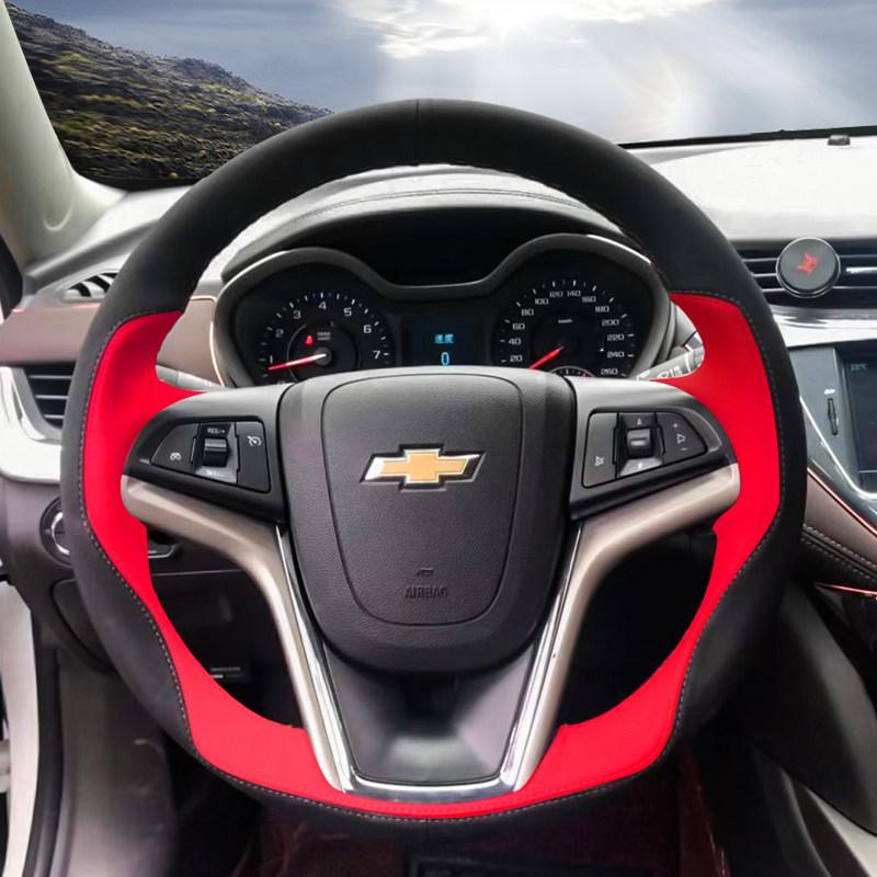 

Для Chevrolet Malibu 2011-2015 Volt Camaro 2011-2015 Сделай сам Ручная прошивка Нескользящая Черно-красная Замша Чехол на руль автомобиля style 1
