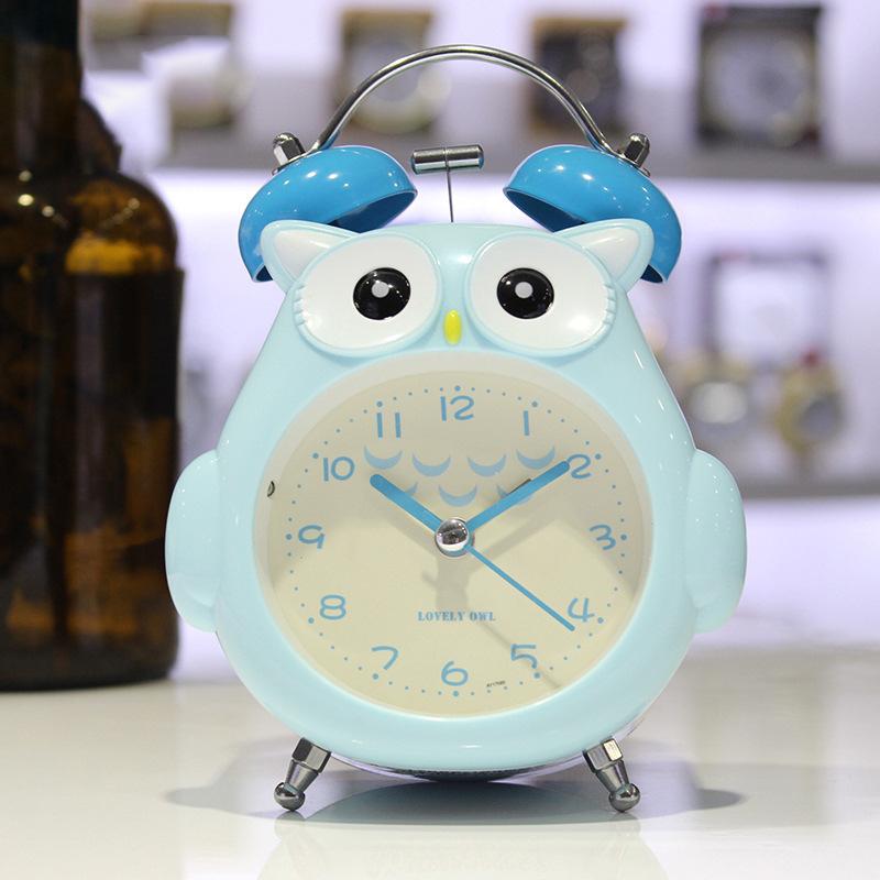 Cartoon Owl Alarm Clock for Children and Students, Silent Scanning Night Light, and Ringing Clock In a Cartoon Style