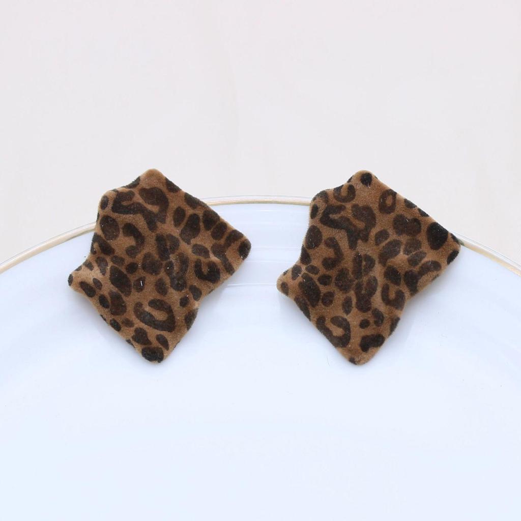 Elegant Retro Leopard Print Stud Earrings - Versatile & Stylish Flocked Cloth Design