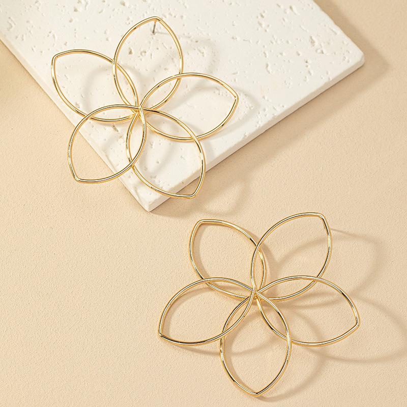 Pendientes de Flores Huecas Retro Estilo Coreano: Diseño de Nicho Elegante para Mujeres