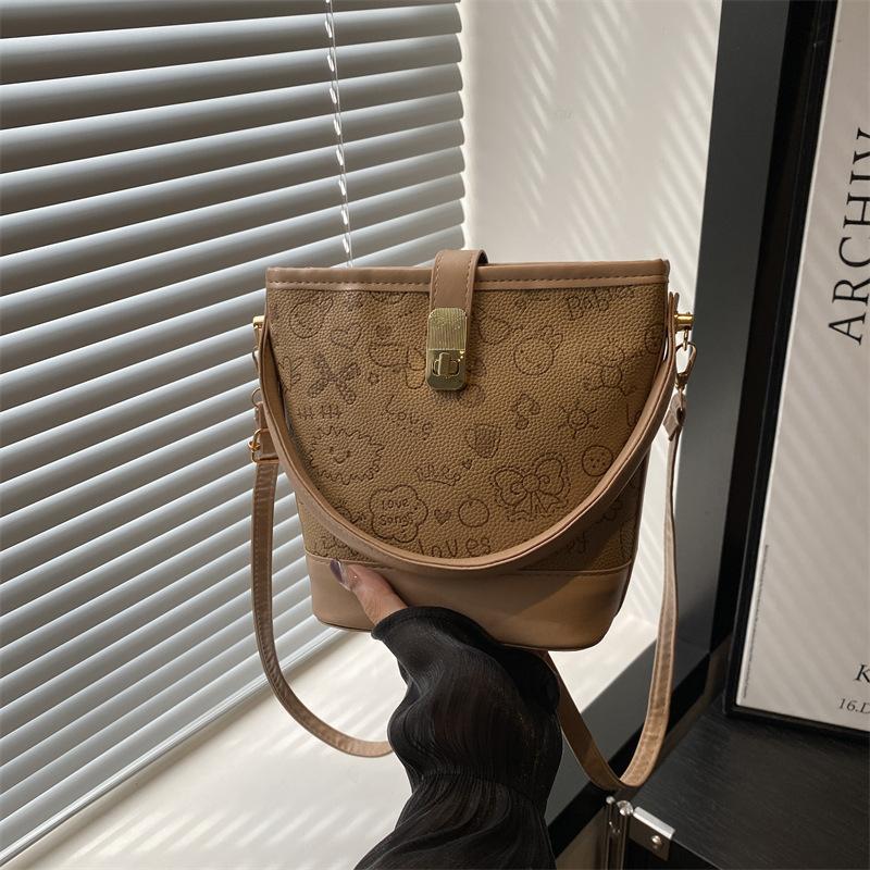 

Autumn and winter new small bag 2025 fashion cartoon women s bag portable bucket bag versatile foreign texture commuter messenger bag хаки
