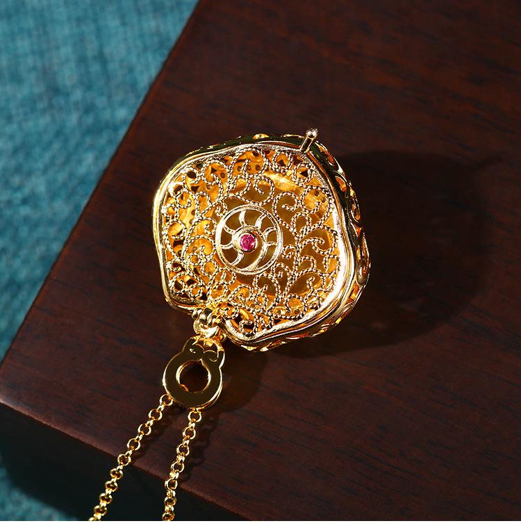 Aieryuan Chinese Auspicious Cloud Agate Cabochon Necklace with Ruyi Openwork and Gilded Gau Box