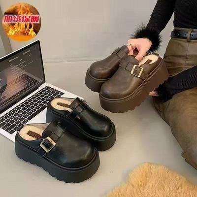 Pantofole spesse con zeppa per aumentare l'altezza da indossare all'esterno autunno e inverno nuova testa di borsa cotone pigro mocio